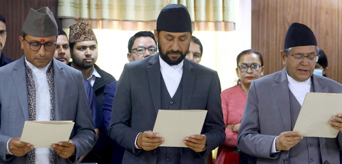 रवि र स्वर्णिमले लिए शपथ, उपेन्द्र अुनपस्थित